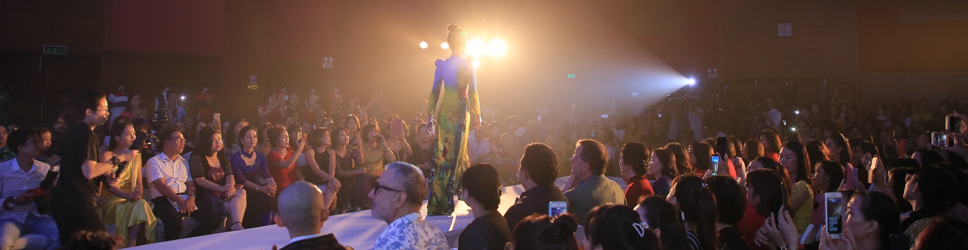 Tự hào Áo dài Việt