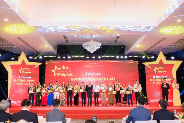 Lễ Vinh Danh Gương Sáng Pháp Luật Việt Nam 2023