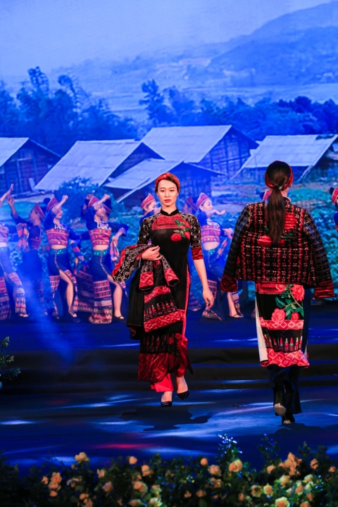 Thổ cẩm - NTK Quang Huy