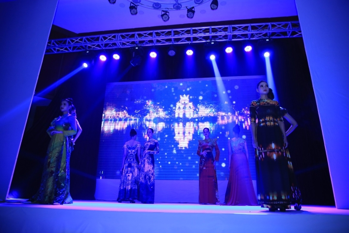 Tự hào Áo dài Việt